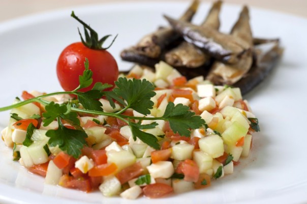 dimljena sardina i sopska salata 1