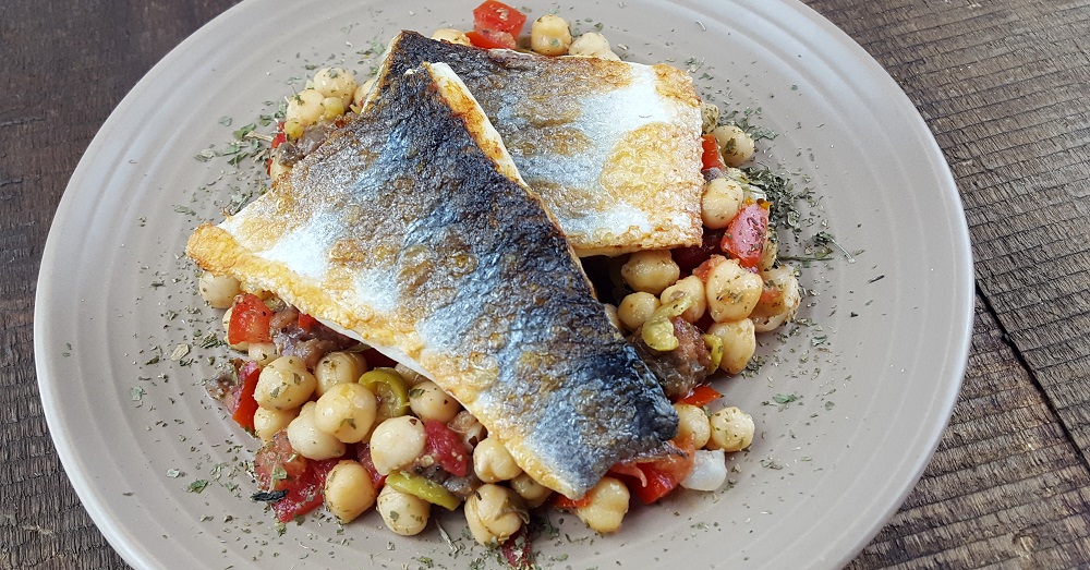 Letnja salata od leblebija i inćuna