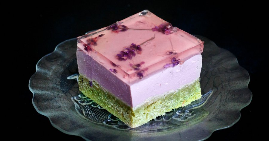 Romantični letnji kolač s matcha čajem i lavandom