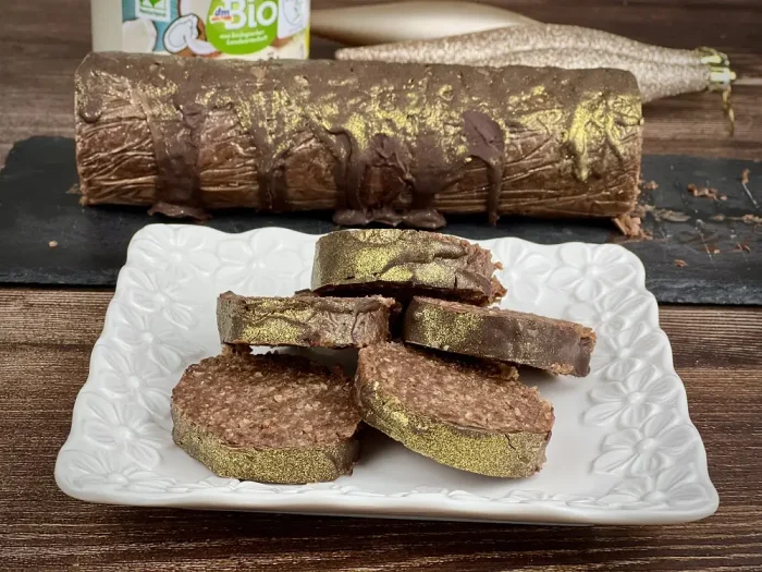 Posna slatka salamica bez dodatog šećera s urmom i lešnikom