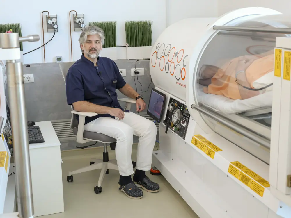 Hiperbarična komora i osteoporoza: može li komora pomoći da zdravije starimo?